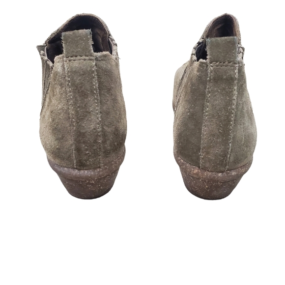 Clarks Artisan Wilrose Jade Olive Taupe Suede Leather Boots Size 8.5 - Picture 8 of 11
